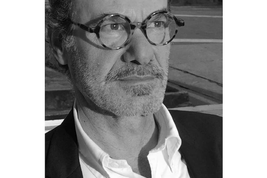 Integrante de la agrupación Awa, que es un proyecto de música para la meditación, Pedro Crump comparte este espacio musical con Héctor Buitrago, del grupo Aterciopelados, y con Catalina Salguero, especialista en sanación a través del sonido.