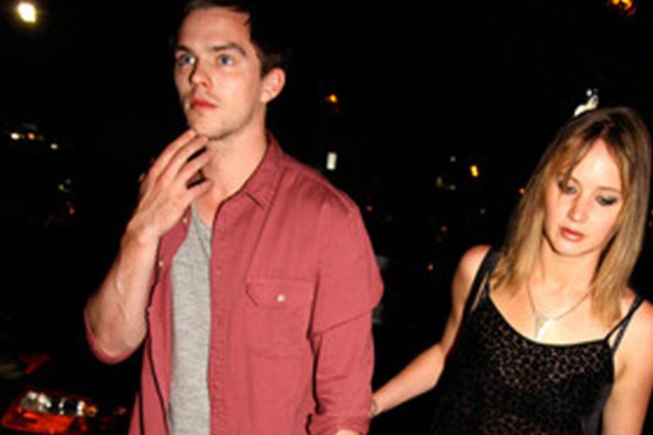 Nicholas Hoult y Jennifer Lawrence.