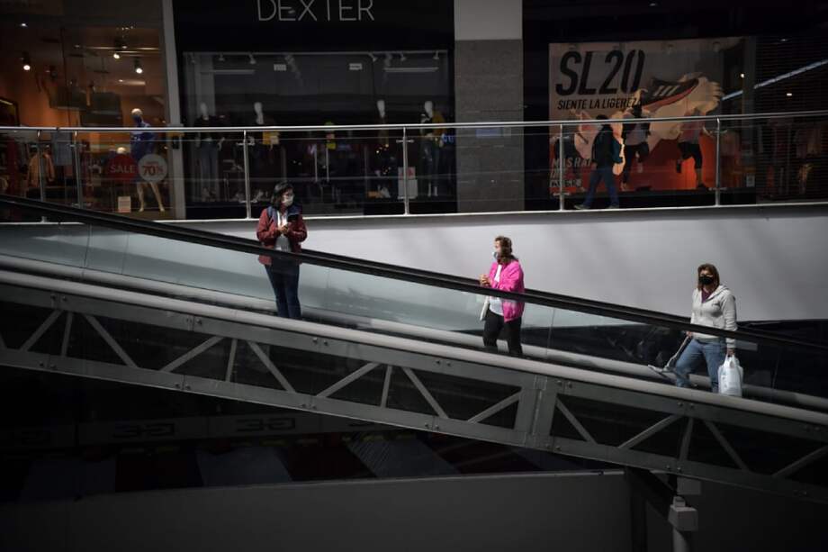 Informaron que avanzan las investigaciones para esclarecer cómo acabó cayendo un vidrio sobre la menor.