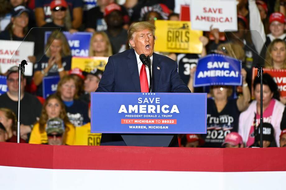 Durante todo su mandato, el expresidente republicano tuvo una pésima relación con los grandes medios estadounidenses, como CNN y The New York Times, a los que bautizó como creadores de “fake news” (informaciones falsas).