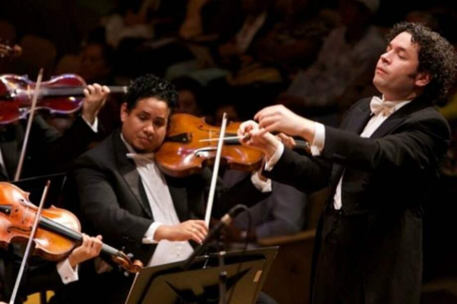 Gustavo Dudamel (derecha). /Foto: Secretaría de Cultura, Recreación y Deporte
