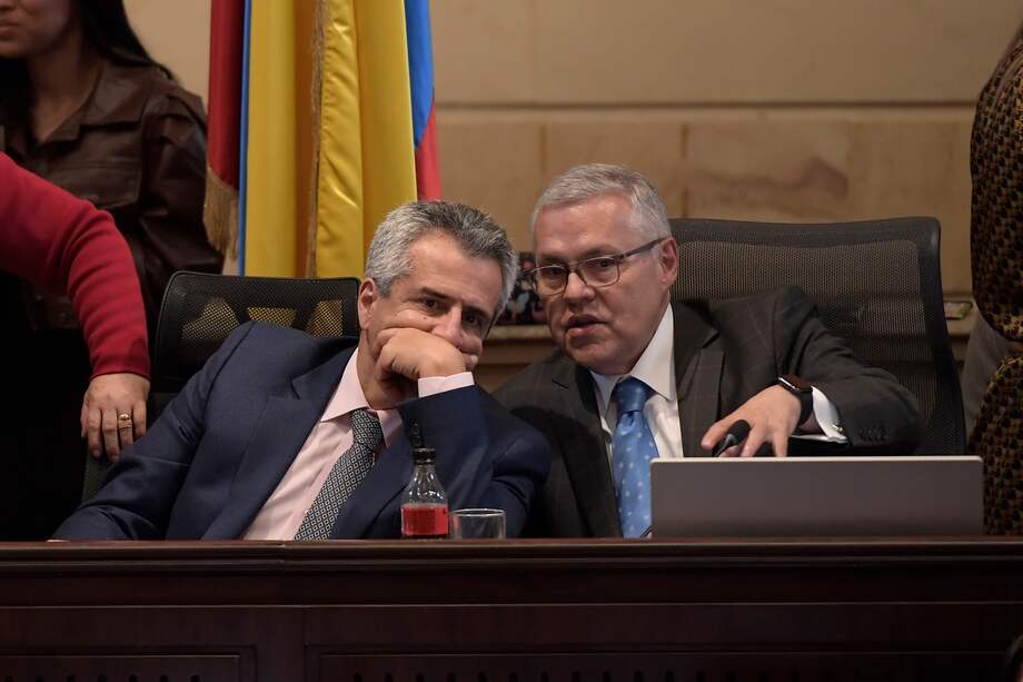 Luis Fernando Velasco y Néstor Osuna. Los cambios en los ministerios del Interior y de Justicia eran necesarios, por desgaste, pero deben dejar las lecciones adecuadas.