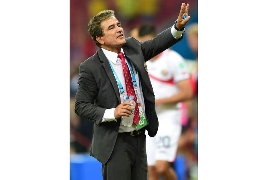 Con la victoria de Costa Rica ayer, Jorge Luis Pinto se convirtió en el estratega colombiano que ha llegado más lejos en un Mundial. / AFP