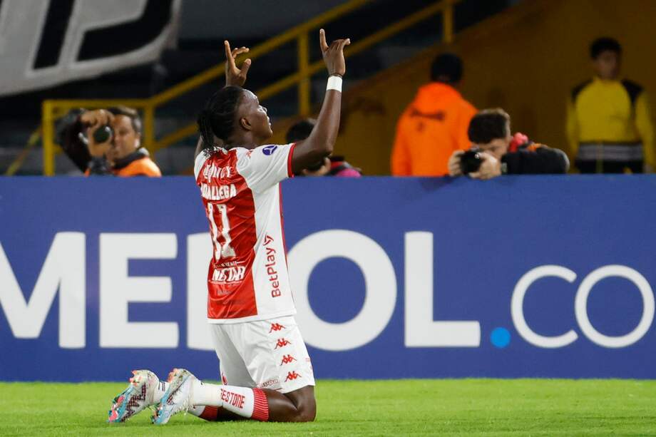 El delantero vallecaucano Hugo Rodallega marcó el gol del triunfo de Santa Fe sobre Deportivo Pereira. EFE/ Mauricio Dueñas Castañeda