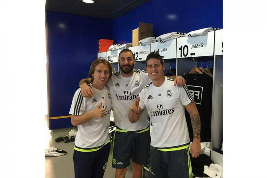 James Rodríguez junto con Modric y Benzema. Foto: AFP