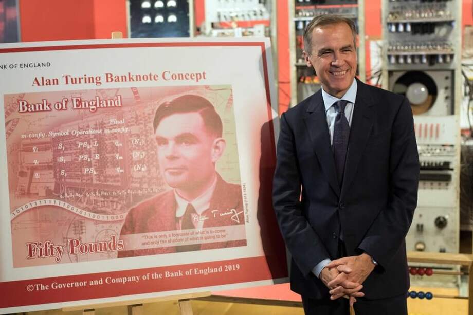 El gobernador del Banco de Inglaterra, Mark Carney, presentó hoy el diseño del billete de 50 libras. / AFP