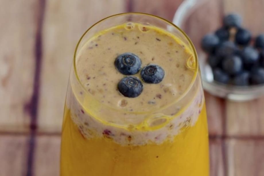 Licuado de arándanos y mango para el sobrepeso