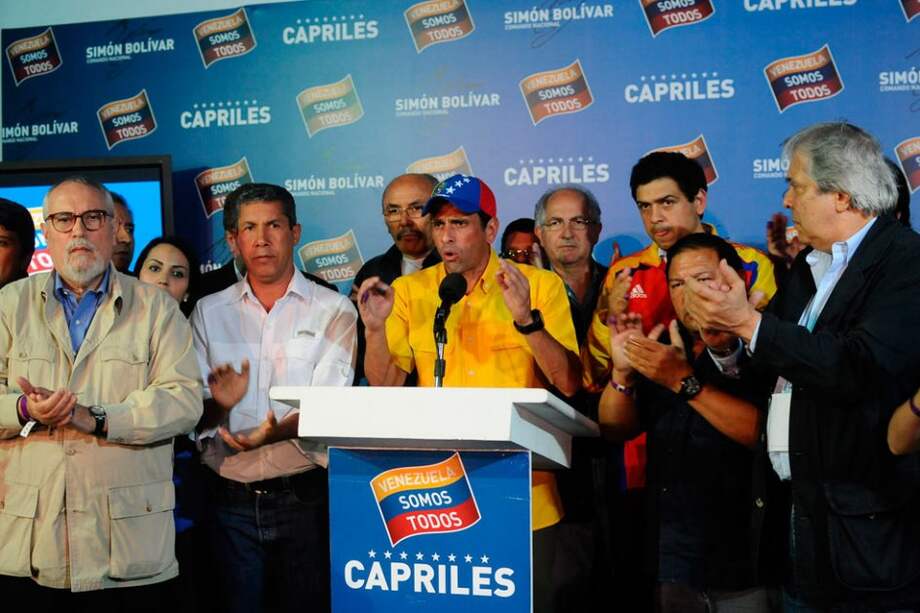 Henrique Capriles está "ligeramente por encima" de Maduro: oposición