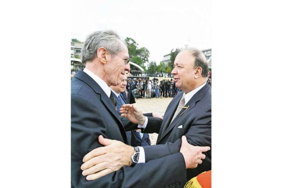 El senador Antonio Navarro y el ministro de Defensa, Luis Carlos Villegas. / Javier Casella - Mindefensa