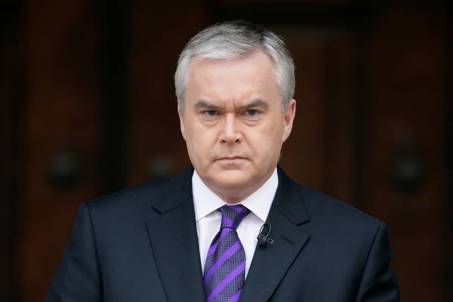 Huw Edwards, asociado a la BBC desde la década de 1980, renunció el pasado 22 de abril.