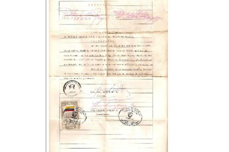 Escritura pública del “contrato de adopción” firmado y sellado por el entonces alcalde de Anzoátegui, Vitaliano Sánchez Castañeda, capitán retirado de la Armada Nacional.