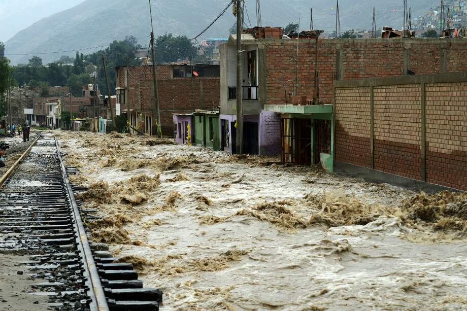 Las intensas lluvias y derrumbes ya dejan 78 muertos en Perú. / AFP.