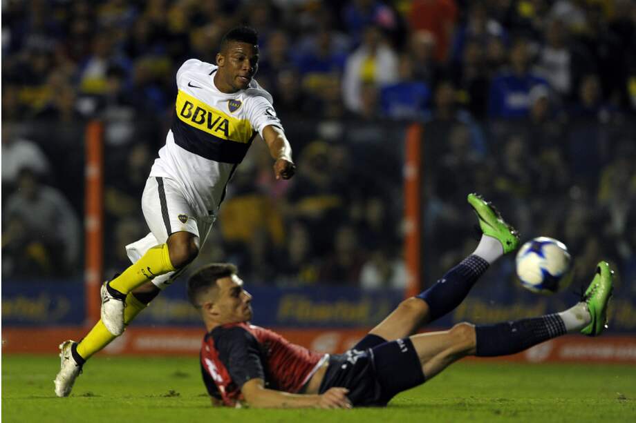 El colombiano lleva más de un año en el balompié gaucho. / AFP