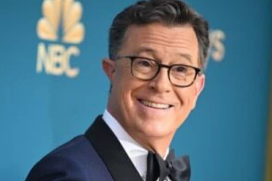 Stephen Colbert llega a la 74ª edición de los Premios Emmy en el Microsoft Theater de Los Ángeles, California, el 12 de septiembre de 2022.
