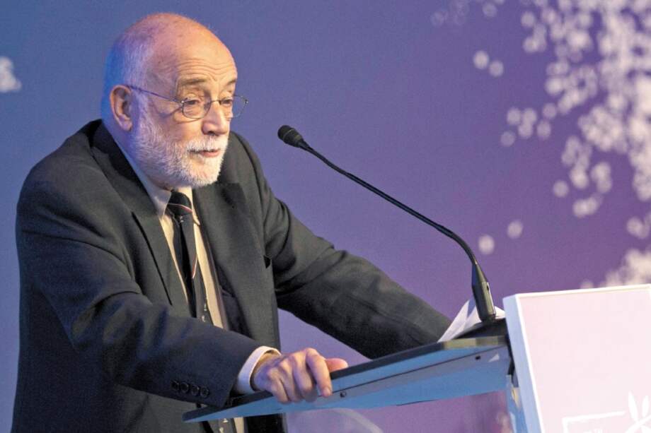 El economista catalán Arcadi Oliveres, presidente de la Associació Justícia i Pau de Barcelona, una organización que lucha por la defensa de los DDHH en el mundo. / EFE