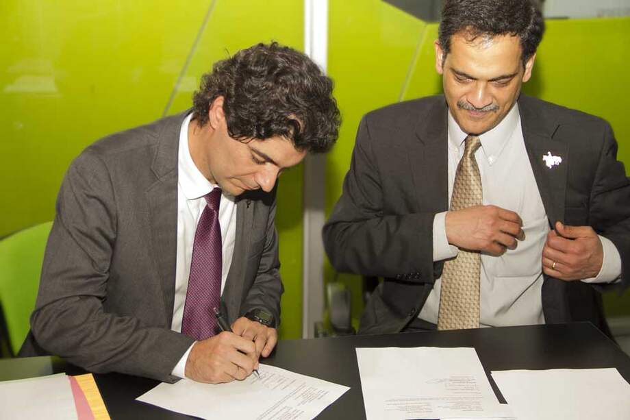 Juan Camilo Quintero, director ejecutivo de Ruta N y Suresh Garimella, director de la División de Asuntos Globales de la Universidad Purdue. /Cortesía