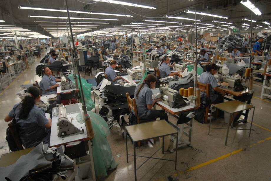 La confección de prendas de vestir cayó -8,9 %, por la competencia de productos provenientes de Asia y menores ventas, según las fuentes del DANE. / Luis Benavides - El Espectador