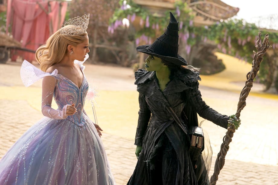 MADRID, 20/11/2025.- Las actrices Ariana Grande (i), en el papel de Glinda, y Cynthia Erivo como Elphaba, en una escena de 'Wicked: Parte II'. EFE/ Giles Keyte/Universal Pictures SOLO USO EDITORIAL/SOLO DISPONIBLE PARA ILUSTRAR LA NOTICIA QUE ACOMPAÑA (CRÉDITO OBLIGATORIO)