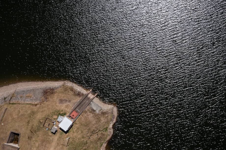 Embalse que se extiende por los municipios de Guatavita y Sesquilé, municipios ubicados al norte de Bogotá.