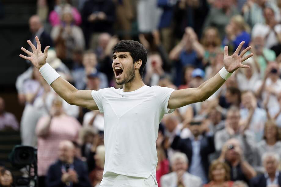 El epañol Carlos Alcaraz fue contundente y venció al ruso Daniil Medvedev, que no pudo mantener su ritmo.