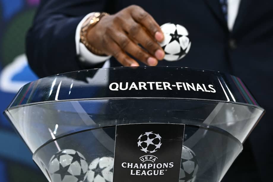 El exfutbolista nigeriano John Obi Mikel realiza el sorteo de cuartos de final y semifinales del torneo de fútbol de la Liga de Campeones de la UEFA 2023-2024 en la Casa del Fútbol Europeo en Nyon, el 15 de marzo de 2024.