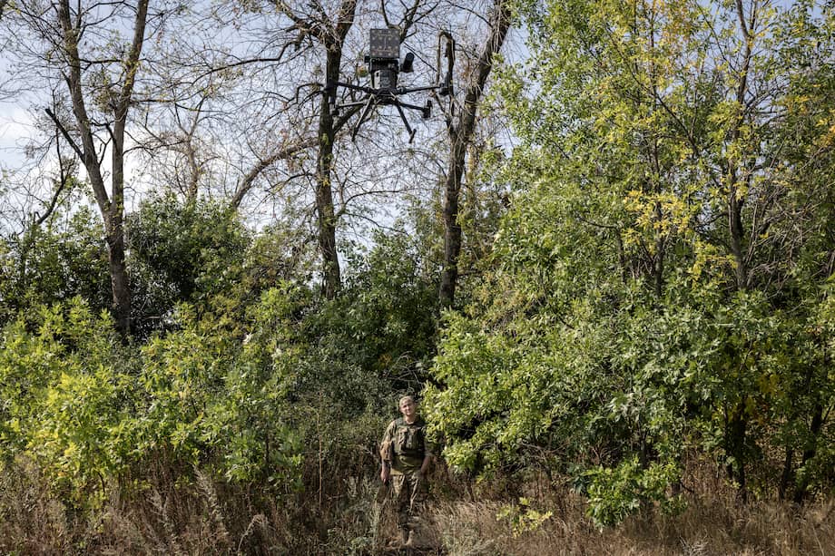 Hace tiempo que se teme que los drones armados deshumanicen la guerra al permitir que los soldados maten con solo hacer clic en un botón, lejos del campo de batalla.