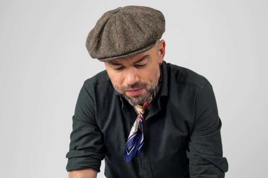 En 2003, Santiago Cruz lanzó su primer álbum titulado “Solo hasta hoy”.