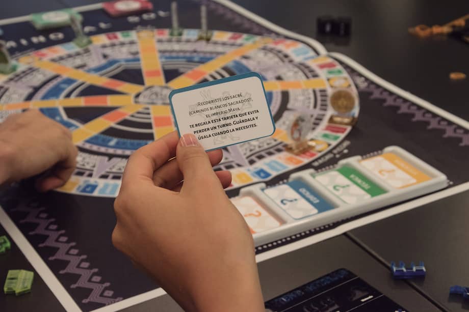 La inclusión de los estudiantes en la creación del juego generó motivación y permitió que, poco a poco, se mejoraran la redacción de las preguntas y las dinámicas del ejercicio.