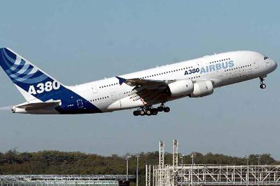 China comprará 60 aviones Airbus tras visita de Hollande a Pekín
