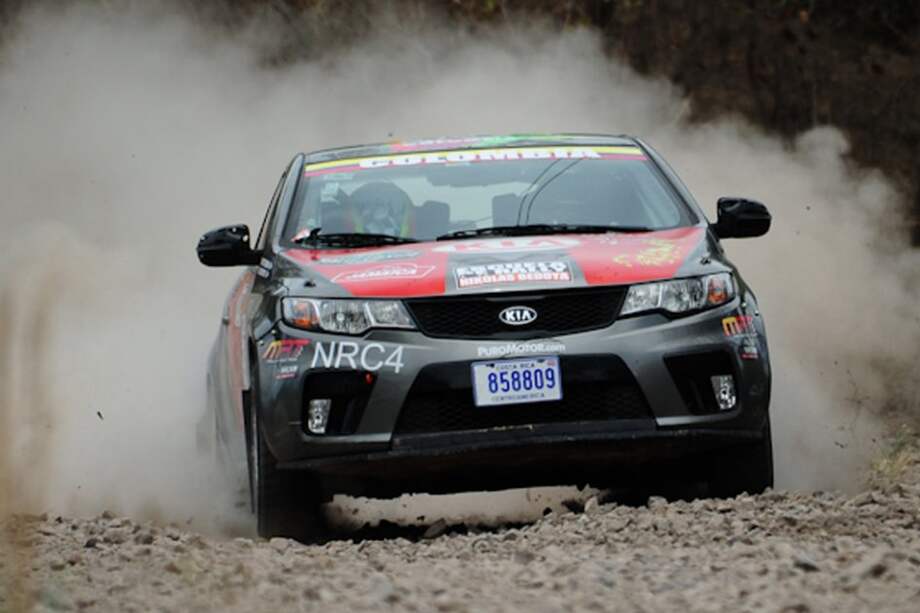 Nikolás Bedoya ganó el Rally Ciudad Blanca en la categoría RC4