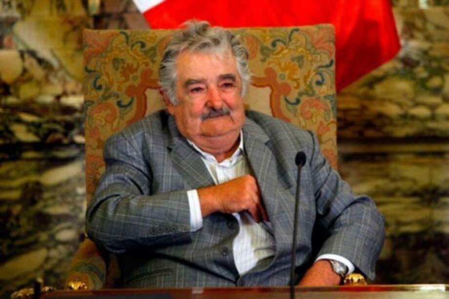 Mujica celebra navidad con asado con niños, ancianos y enfermos