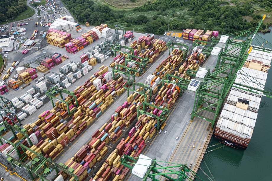 (FILES) This aerial view shows the Rodman port terminal, at the Pacific entrance of the Panama Canal in Panama City on October 6, 2025. The Panama Canal Authority announced plans on October 27, 2025, to build two ports by 2029 at a cost of 2.6 billion dollars, amid uncertainty over the future of Hong Kong-based concessionaire Hutchison Holdings. (Photo by MARTIN BERNETTI / AFP)