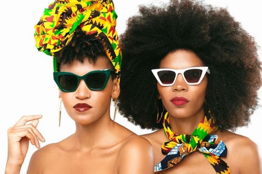 Esta es una firma que honra las raíces afro a través de prendas llenas de color.