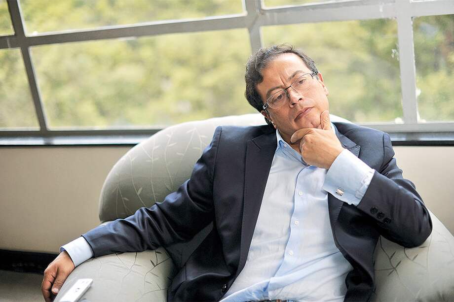 El destituido alcalde de Bogotá Gustavo Petro sostiene que su movimiento Progresistas va a volver a ganar en las urnas en las próximas elecciones atípicas. / Luis Ángel - El Espectador