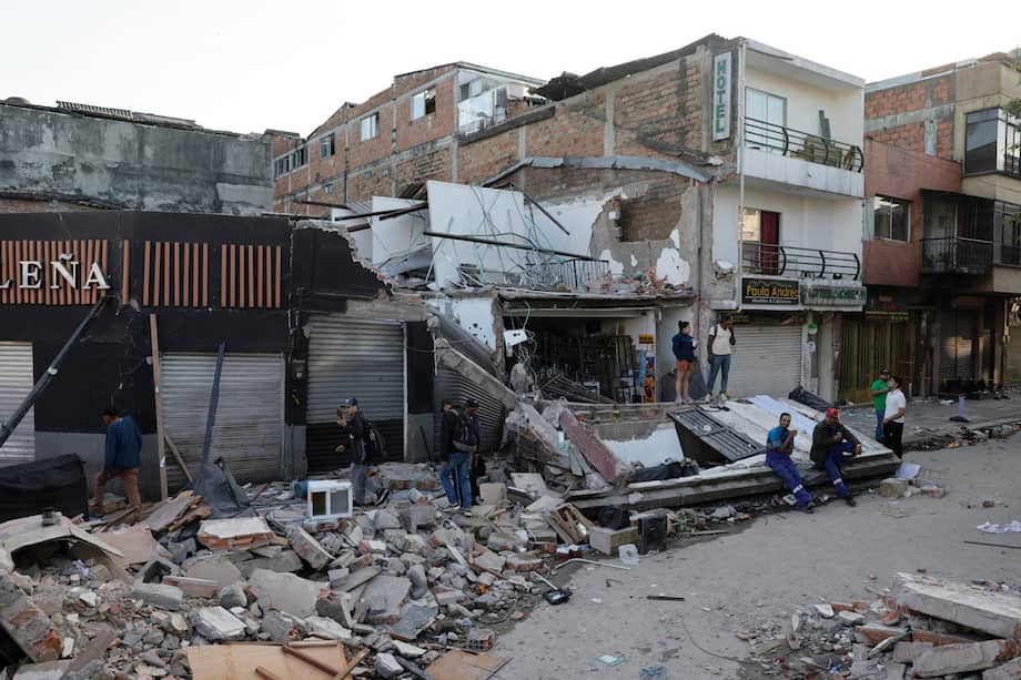 Edificios y casas afectadas en Pereira (Colombia), tras un terremoto de magnitud 7,4 que sacudió al país.