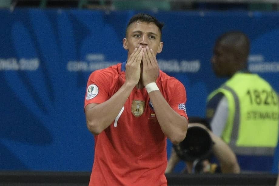 El delantero chileno Alexis Sánchez fue una de las figuras de la victoria de la selección de fútbol de Chile ante Ecuador. / AFP