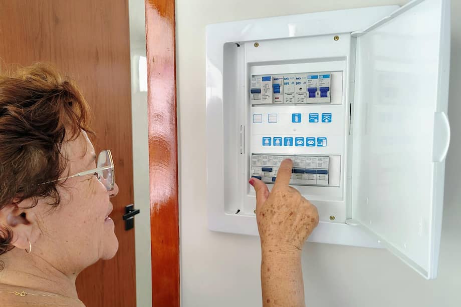 El tablero eléctrico está diseñado para proteger la instalación y cortar la corriente en caso de falla o mantenimiento.