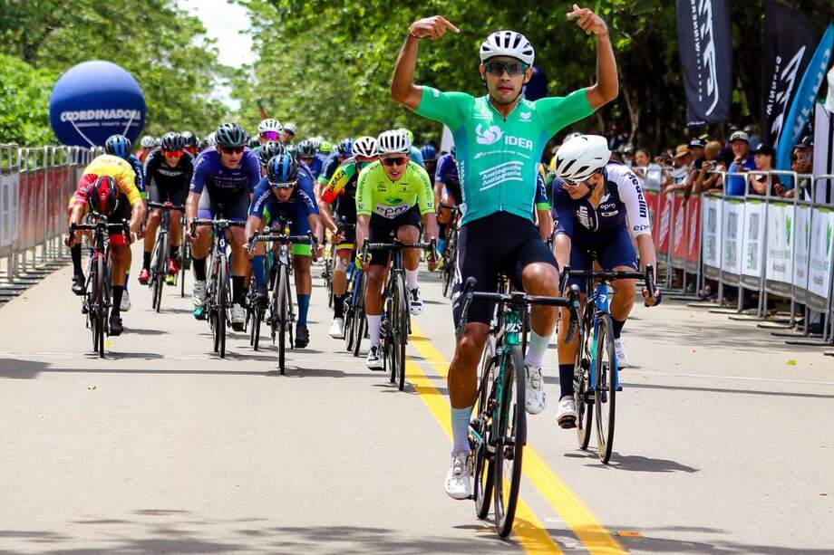 Así festejó Johan Caballero en la meta.