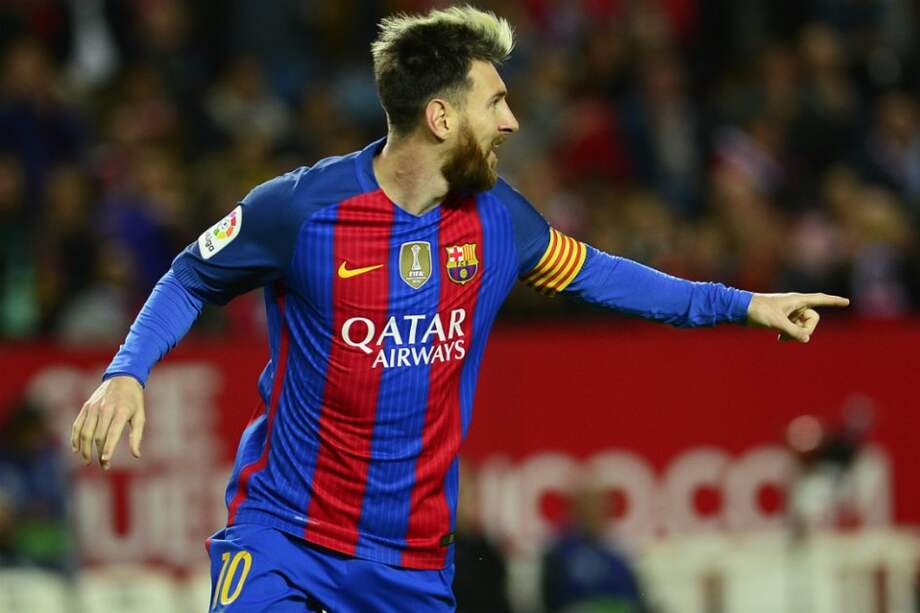 El argentino Lionel Messi, máximo goleador en la historia del Fútbol Club Barcelona, celebra, este domingo, su gol ante Sevilla en la Liga de España. / AFP