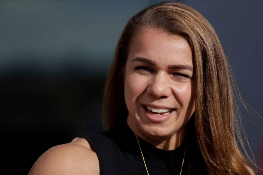 Rachel Balkovec, entrenadora de béisbol de las divisiones menores de los Yankees de Nueva York.