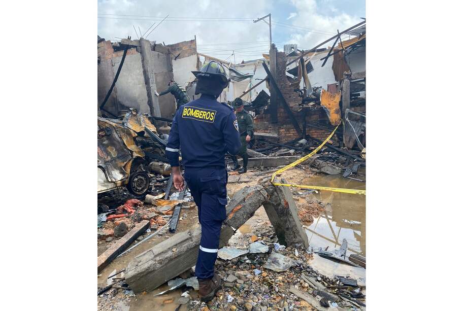 Por el momento, el incendio causó la muerte de una persona.