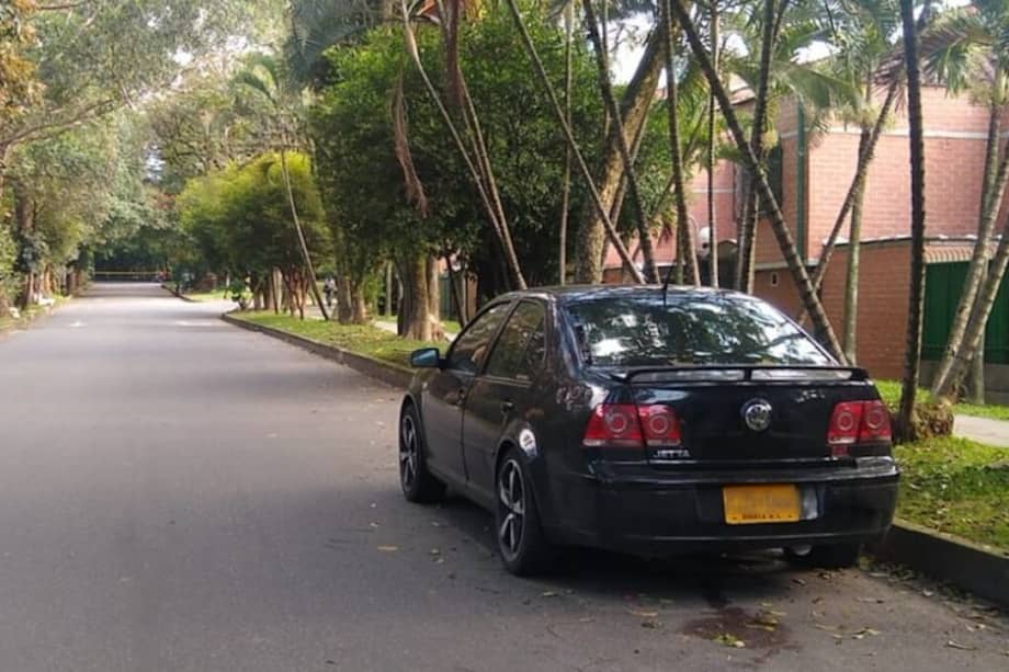 Habitantes del sector de La Mota, en la comuna 16 de Medellín, alertaron a las autoridades por el abandono del vehículo.