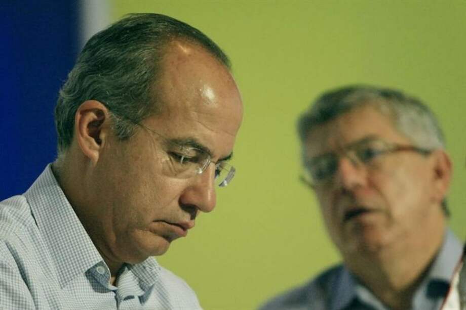 El expresidente de México, Felipe Calderón, comparte tarima con el expresidente César Gaviria durante la segunda jornada de la décima versión del Congreso Nacional de la Infraestructura