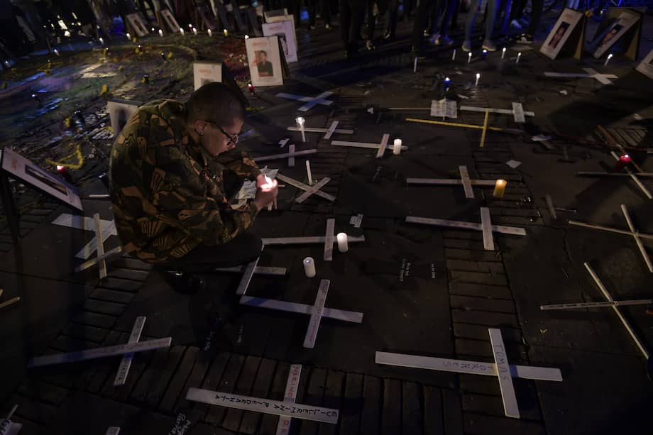 Plantón por los líderes Sociales Asesinados, desaparecidos y en apoyo a las mujeres.