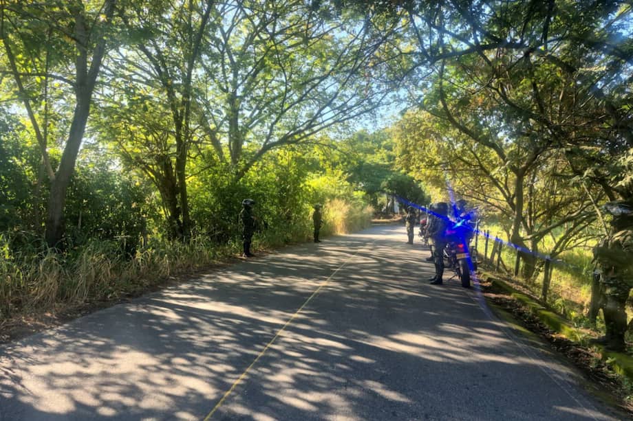 Autoridades despejan vía San Luis (Tolima) tras alerta de un cilindro sin carga explosiva.