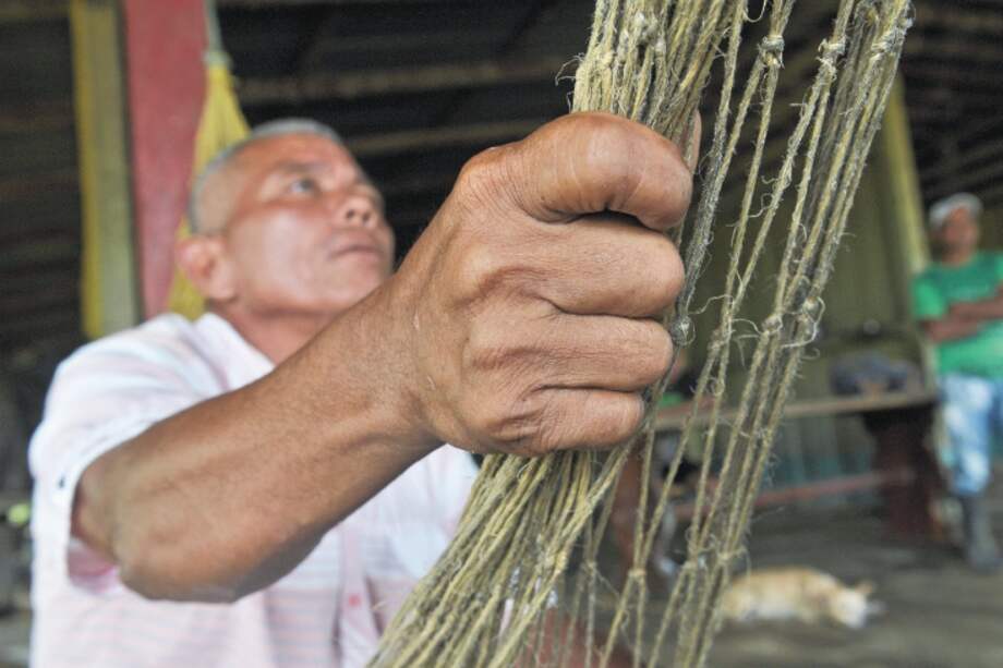Adolfo Manga evita salir de su casa, por miedo a que atenten contra su vida. / Fotos: Óscar Pérez - El Espectador