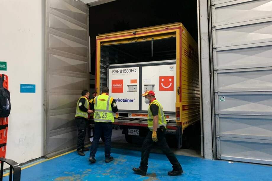 En la noche del domingo 11 de julio llegó 1 millón de dosis de vacunas Sinovac a Colombia.