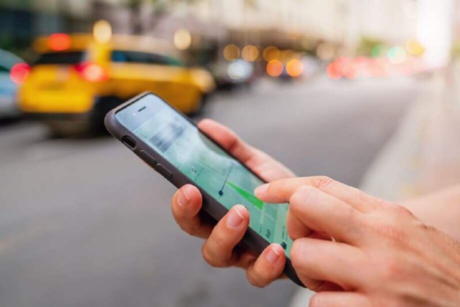 En Colombia funcionan varias aplicaciones de transporte desde el celular, como Beat, Uber o Cabify. / Getty Images