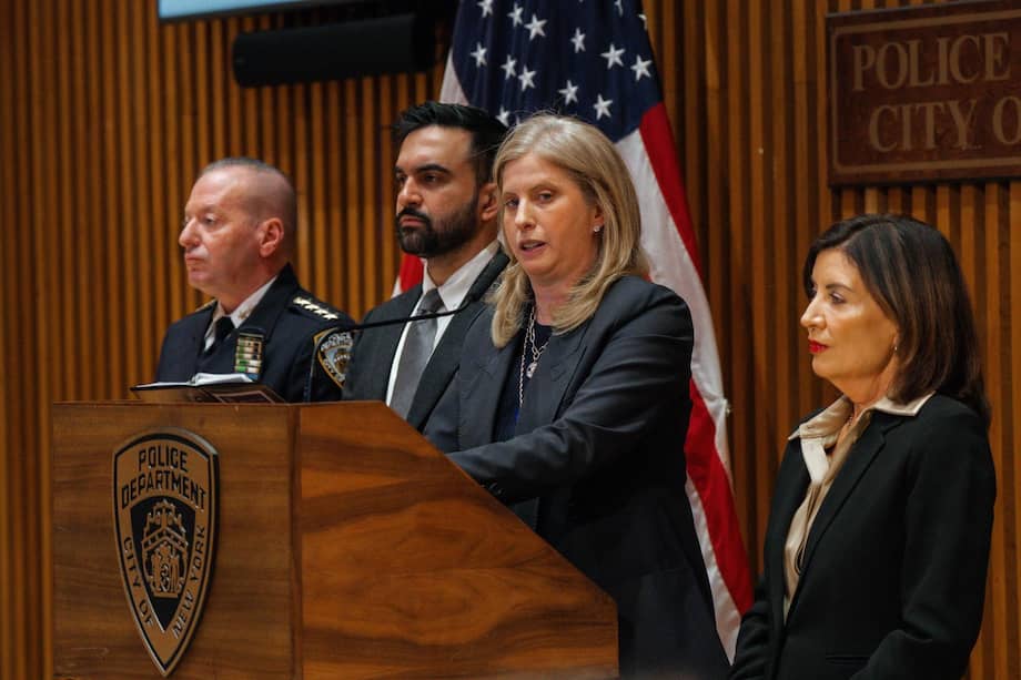 El alcalde de Nueva York, Zohran Mamdani, junto a la comisionada del Departamento de Policía de la ciudad, Jessica Tisch.