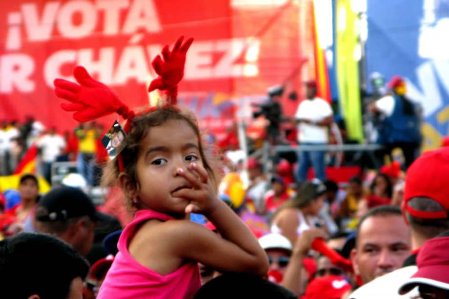 Miles de personas esperaron la llegada de Hugo Chávez a Charallave. / Diego Alarcón - El Espectador